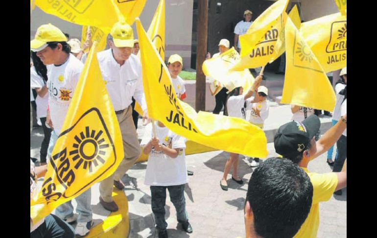 El candidato se reunió con simpatizantes y líderes del PRD en los municipios de Ojuelos y Lagos de Moreno.ESPECIAL  /