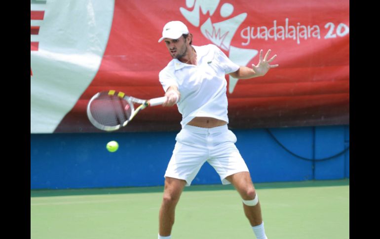 Antoine Benneteau se repuso de un mal inicio tras caer en el primer set ante un su inconsistente rival.  /