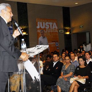 Cárdenas asegura que creará políticas en beneficio de los jóvenes