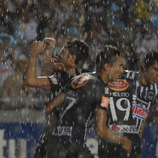 Santos Laguna y Monterrey buscan el título sin suspendidos