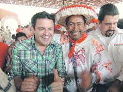 Aristóteles Sandoval convivió con simpatizantes durante su visita realizada ayer al municipio de Colotlán. ESPECIAL  /