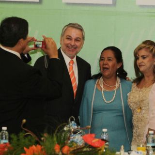 Los maestros liberan al mexicano, dice Emilio González