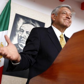 López Obrador llama a maestros a transformar la educación