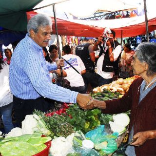 Cárdenas Jiménez propone aplicar reglamentos en tianguis