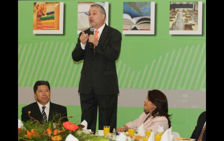 Hoy se ofreció un desayuno en para festejar a los profesores con trayectoria de 30 y 40 años.  /