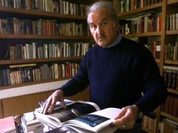 El novelista salvadoreño, Manlio Argueta, asegura que Carlos Fuentes será inolvidable por su obra. EFE  /