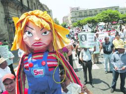 Un contingente de maestros que integra el Movimiento de Bases Magisteriales de la Ciénega, mostró su repudio hacia Elba Esther Gordillo  /