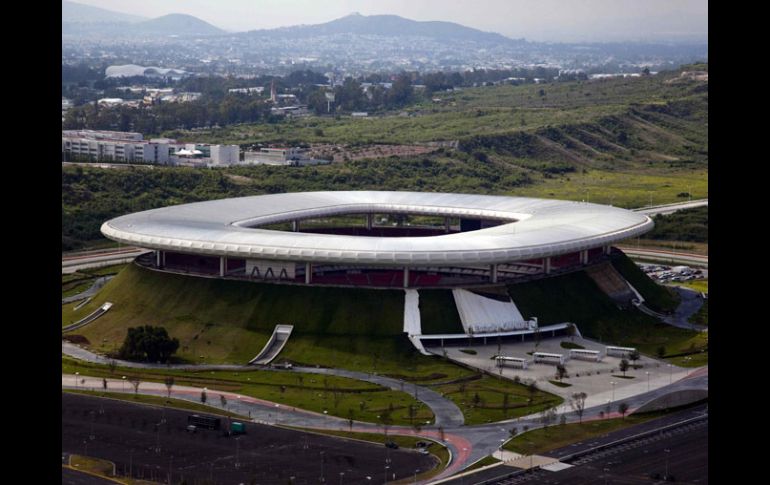 Muchos cambios vendrán en Chivas en los próximos meses empezando con el pasto natural. MEXSPORT  /