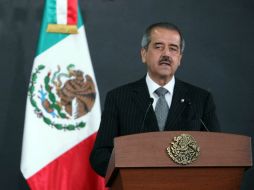 José Ángel Córdova Villalobos firmó un convenio de colaboración con Eduardo Sojo Garza-Aldape, presidente del INEGI. ARCHIVO  /