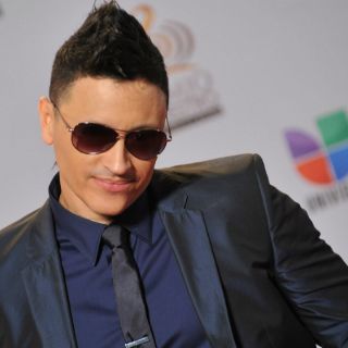 Revela Elvis Crespo que sufrió de bullying en su niñez