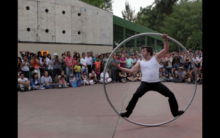Presentación de Lol Brothers, en el parque Revolución, en la estación Juárez.  /