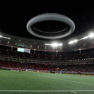 A contrarreloj, cambiarán el pasto en el Omnilife