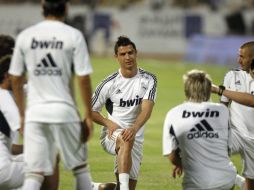 El portugués es el deportista más popular del mundo en Facebook y el número dos de Twitter. AFP  /