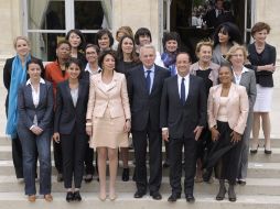 François Hollande y su gabinete completo, tras la primera sesión del consejo. EFE  /