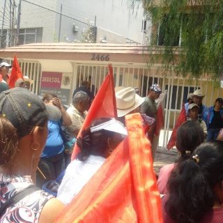Protesta de Antorcha Campesina bloquea calle Lerdo de Tejada
