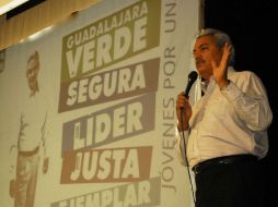 Alberto Cárdenas Jiménez, asistió a un evento con jóvenes estudiantes de la Universidad Enrique Díaz de León. ESPECIAL  /