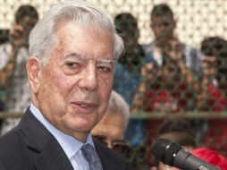 Vargas Llosa en un momento de su visita al Instituto de Educación Secundaria Pérez Galdós de Las Palmas de Gran Canaria. EFE  /