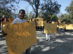 Las peticiones de los trabajadores es por un seguro de vida y un incremento salarial. ARCHIVO  /