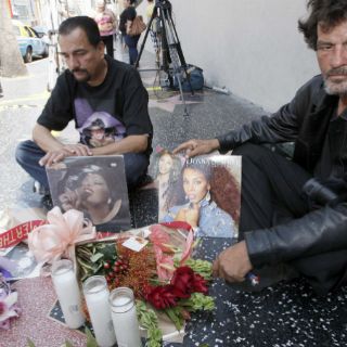 Rinden tributo póstumo en Paseo de la Fama de Hollywood a Donna Summer