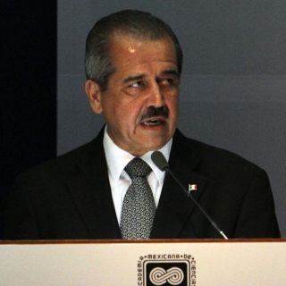 Descartan sanción a maestros que no se evalúen