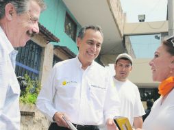Garza realizó ayer un recorrido por el Mercado del Mar, en Zapopan, para conocer las principales necesidades de los locatarios.ESPECIAL  /