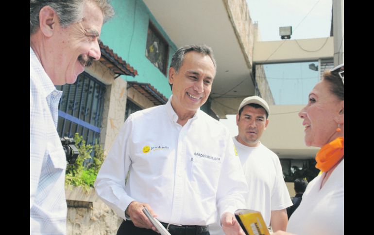 Garza realizó ayer un recorrido por el Mercado del Mar, en Zapopan, para conocer las principales necesidades de los locatarios.ESPECIAL  /