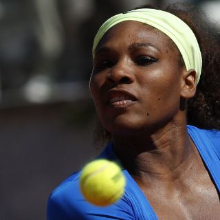 Serena Williams pasa a semifinales en Italia