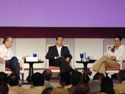 Enrique Peña (centro) participa como orador en el foro Propuestas para Enfrentar los Desafíos de la Nación. NOTIMEX  /