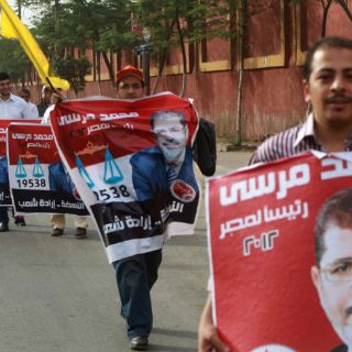 Candidatos egipcios polarizan opciones electorales