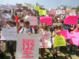 La manifestación de estudiantes en la zona de Santa Fe, en el DF,  transcurrió sin incidentes. NOTIMEX  /