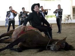 El cantante subrayó que fue toda una experiencia haber trabajado bajo la batuta de su padre. ARCHIVO  /