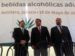 Autoridades presenciaron la destrucción de bebidas alcohólicas apócrifas y adulteradas en el Club Cinegético de Guadalajara.  /