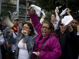 Manifestantes repudian el ataque en Bogotá. ARCHIVO  /