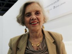 Entre los galardones que ha recibido se encuentran el Premio Alfaguara 2001 por su novela ''La piel del cielo''. ARCHIVO  /