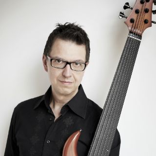 Directo y sin cortejos, el jazz de Alain Caron