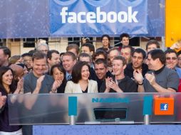 Facebook ingresó hoy a la bolsa, en la que cerró con un leve ascenso del 0.6%. AFP  /