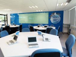 Los profesionistas compiten por un puesto con colegas a nivel nacional e internacional. ARCHIVO  /