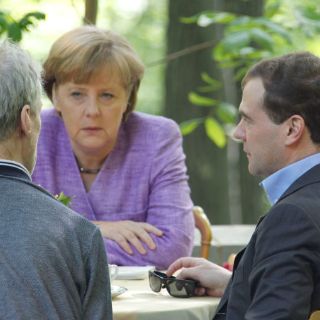 Francia y Alemania concilian opinión sobre austeridad y crecimiento