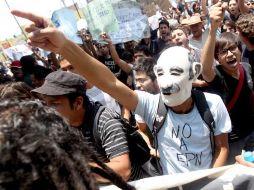 En el Centro de Guadalajara personas marcharon en oposición al candidato presidencial del PRI.  /