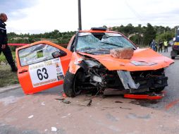 El auto del accidente quedó muy averiado luego del suceso. AFP  /
