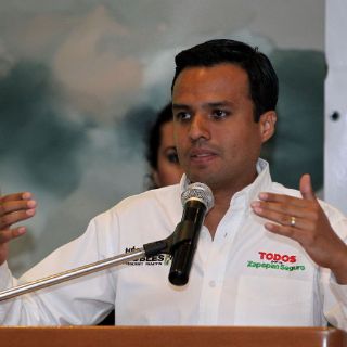 Héctor Robles se compromete con mujeres zapopanas