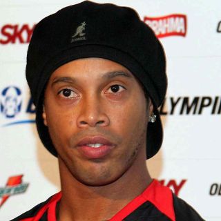 Ronaldinho llega ebrio a entrenar