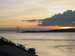 Paisaje cotidiano. Haciendo fila para cruzar el Orinoco.  /