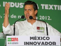 Peña Nieto firmó su compromiso 77: combatir el contrabando, la ilegalidad y la competencia desleal en la industria textil. NTX  /