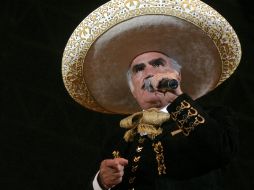 Los asistentes a ésta la última noche en vivo con Vicente Fernández en Monterrey, se pusieron de pie. ARCHIVO  /