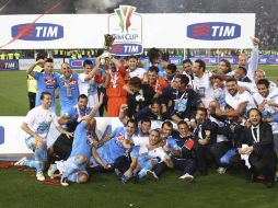 Los jugadores del Nápoles festejan el triunfo en la Copa de Italia. AP  /