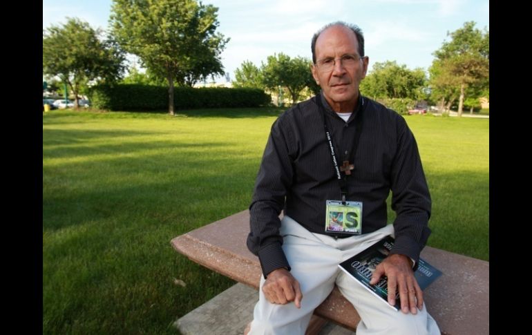 El padre Alejandro Solalinde sostiene que regresará a México, aunque no dio una fecha exacta. ARCHIVO  /