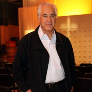 Abarrota público teatro en función de apoyo a Rogelio Guerra