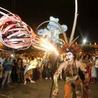 Les chausseurs de rèves riegan su magia por la Plaza de la Liberación
