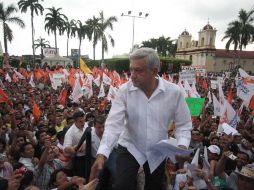 Un hombre armado con una pistola se habría acercado al candidato presidencial en un evento de campaña. ARCHIVO  /